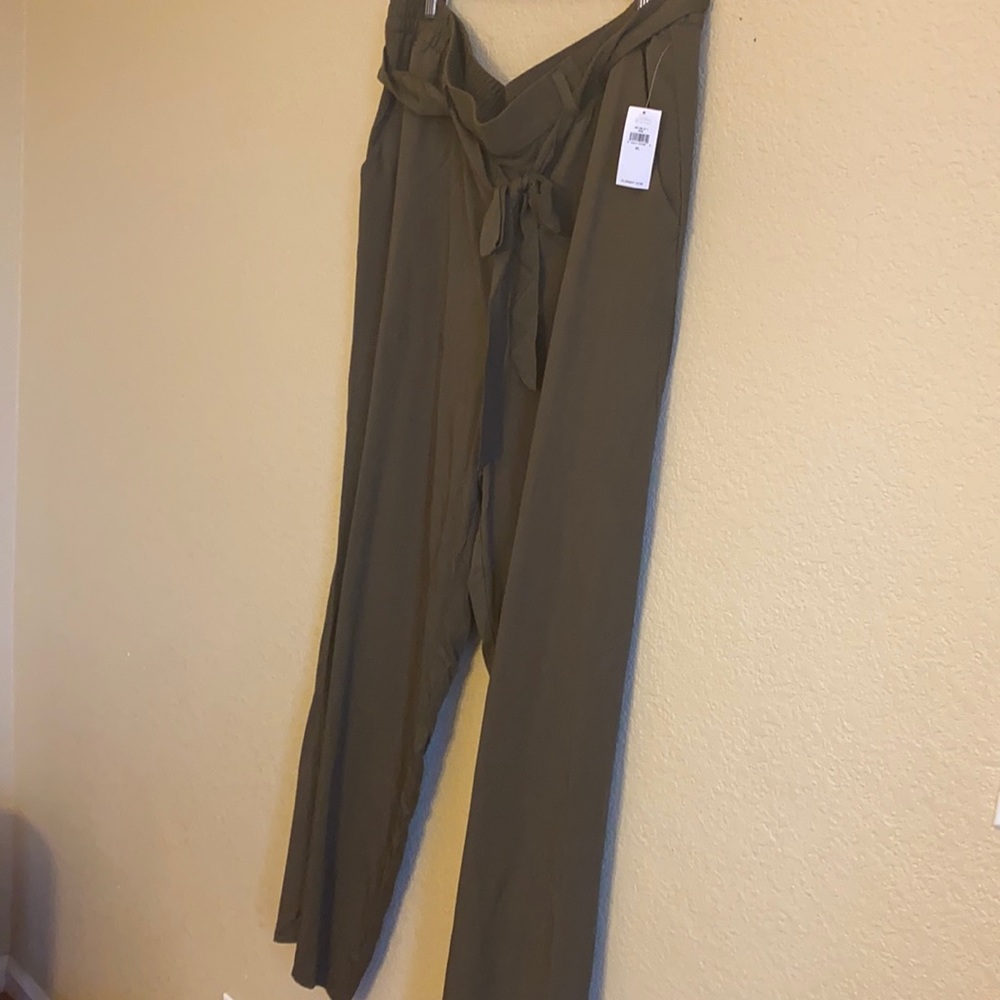 Never worn Old Navy summer pants.